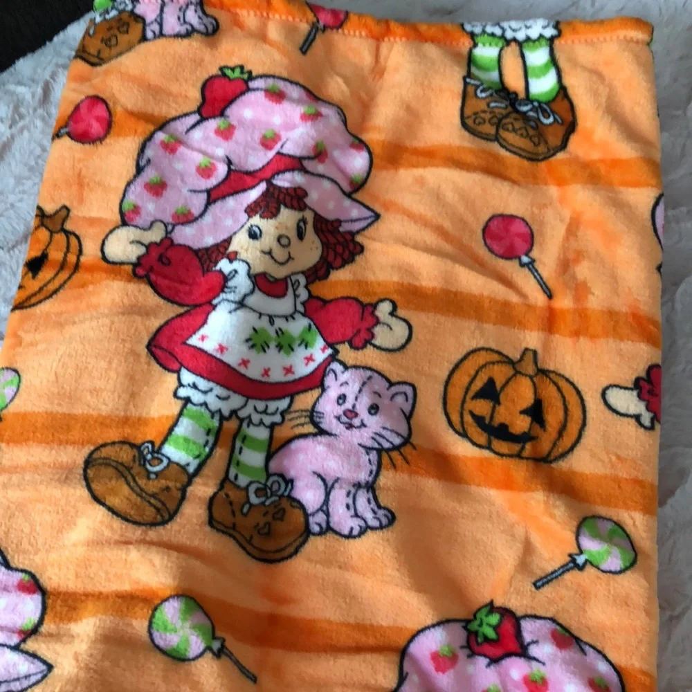 Strawberry Shortcake HALLOWEEN Plush Throw Blanket - Orange Print